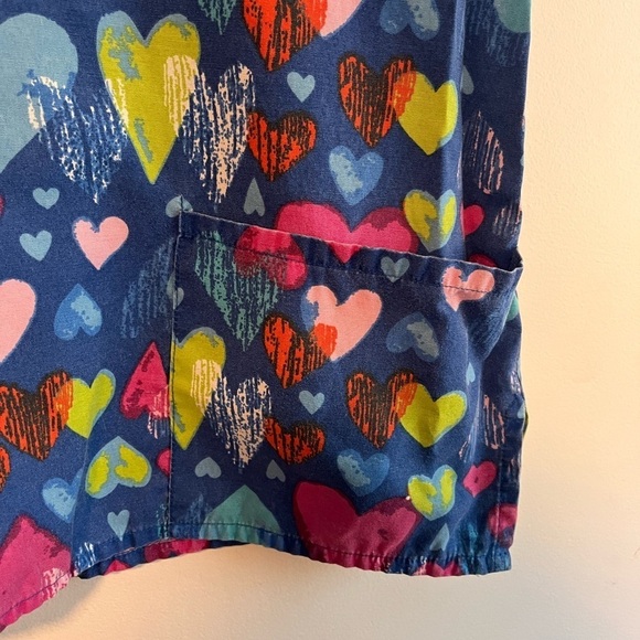 Multicolor heart pattern scrub top PSW nurse nursing healthcare animal dental - Picture 4 of 8
